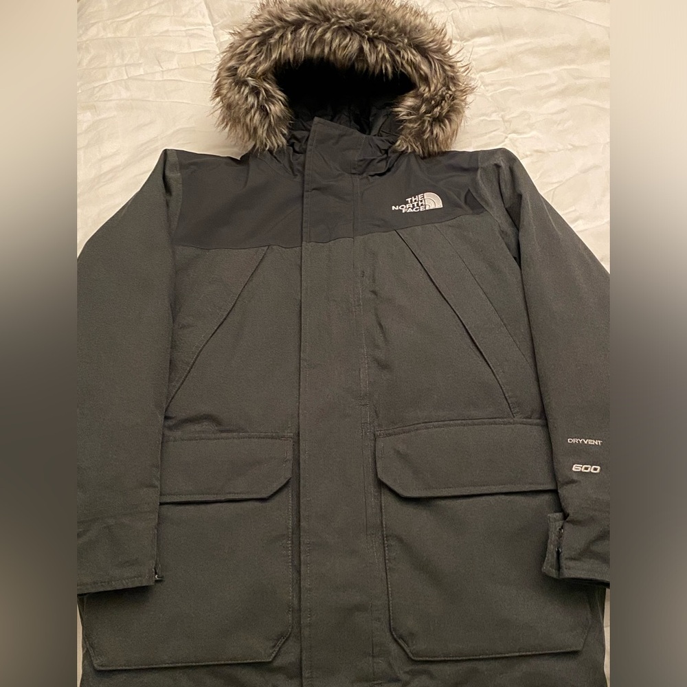 The north face McMurdo parka, boy size M 10/12, dark gray